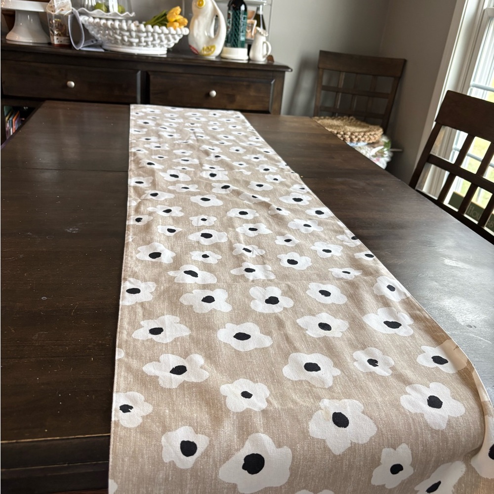 kate spade Beige Floral Table Runner with White and Black Flowers